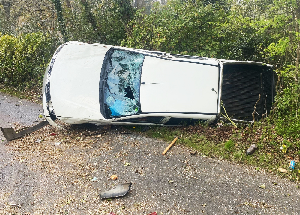 4X4 ON ROOF CLOSES ROAD BETWEEN CARISBROOKE AND CHILLERTON
