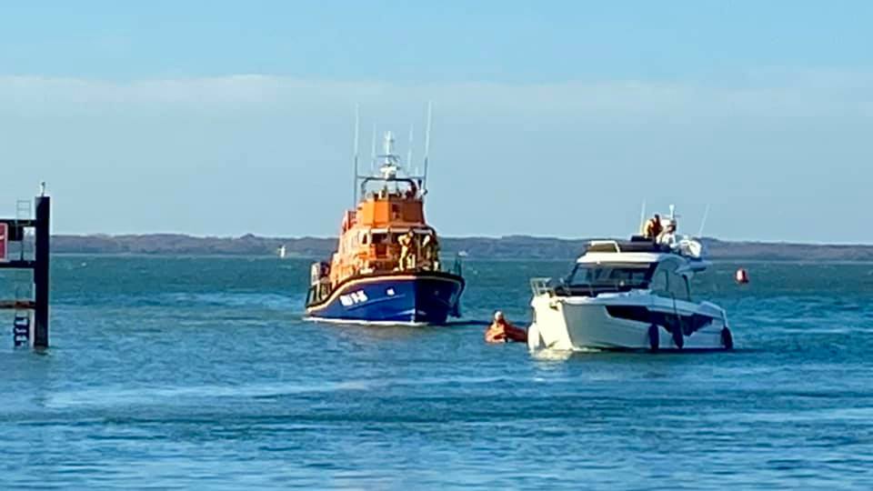 MOTOR YACHT WITH FOULED PROPELLER ASSISTED BY YARMOUTH RNLI
