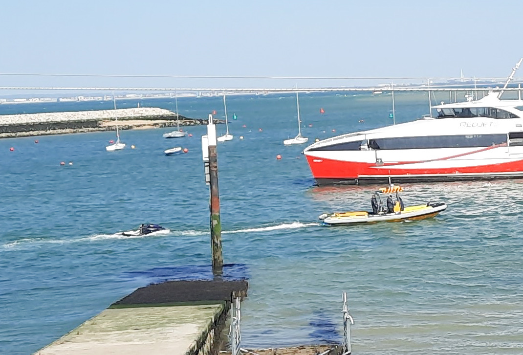 COWES LIFEBOAT LAUNCHED TO CAPSIZED JET SKI