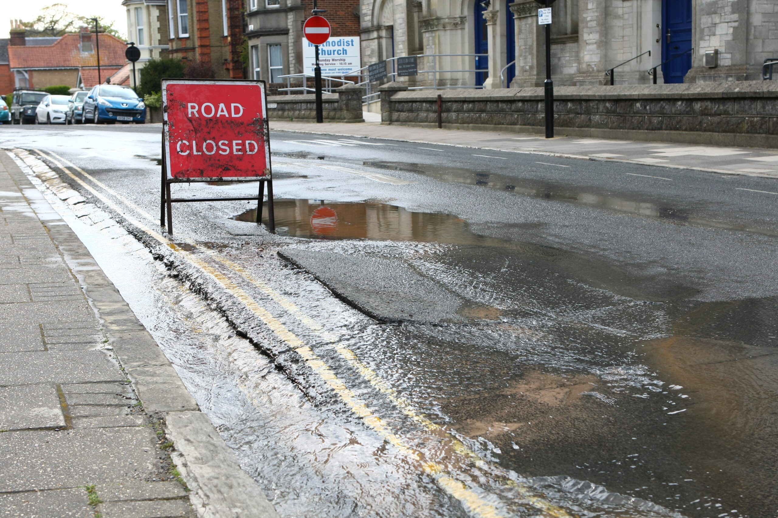 BURST WATER MAIN PUSHES BUSES ONTO DIVERSION