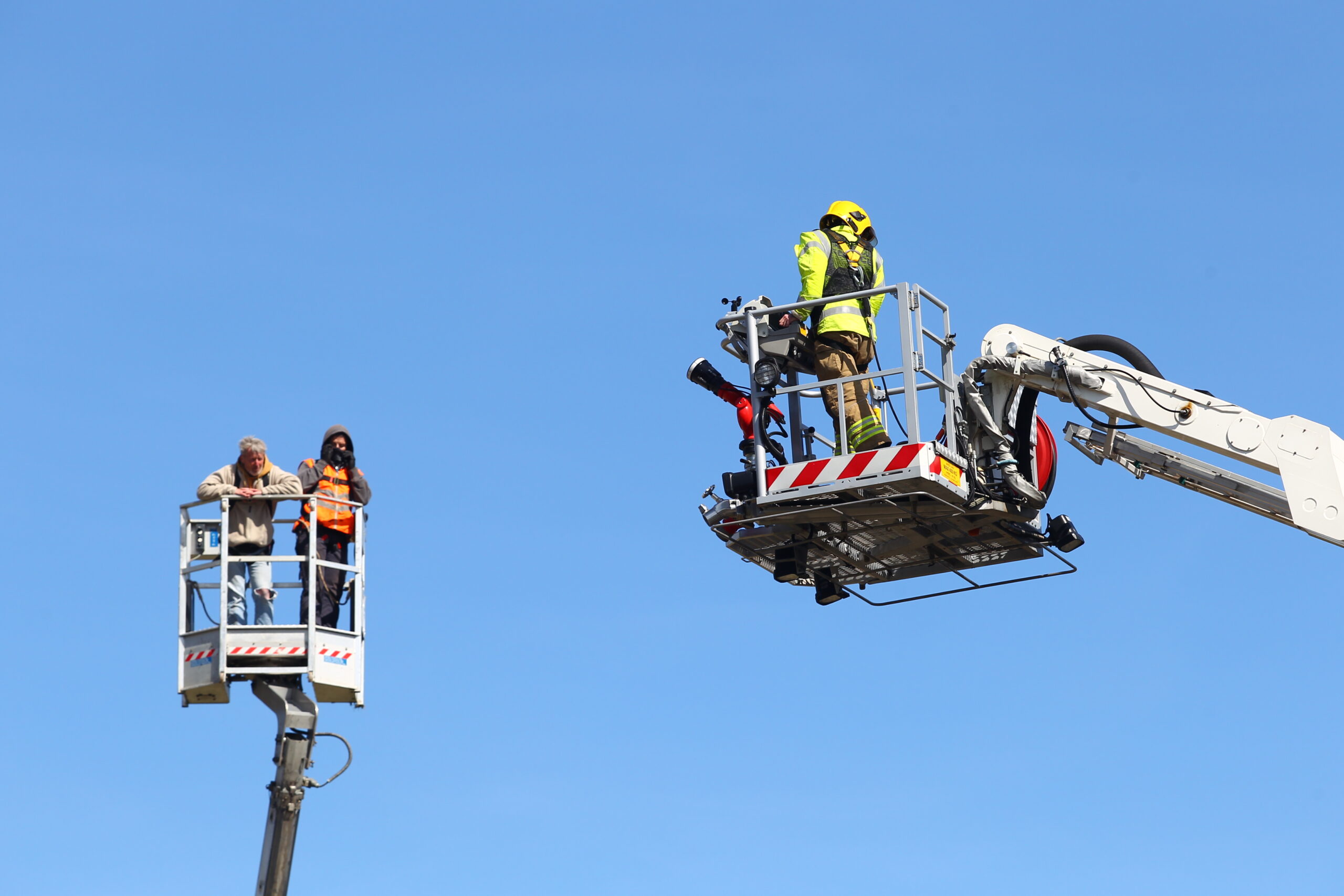 RESCUE OPERATION TO FREE MEN FROM CHERRY PICKER IN VENTNOR