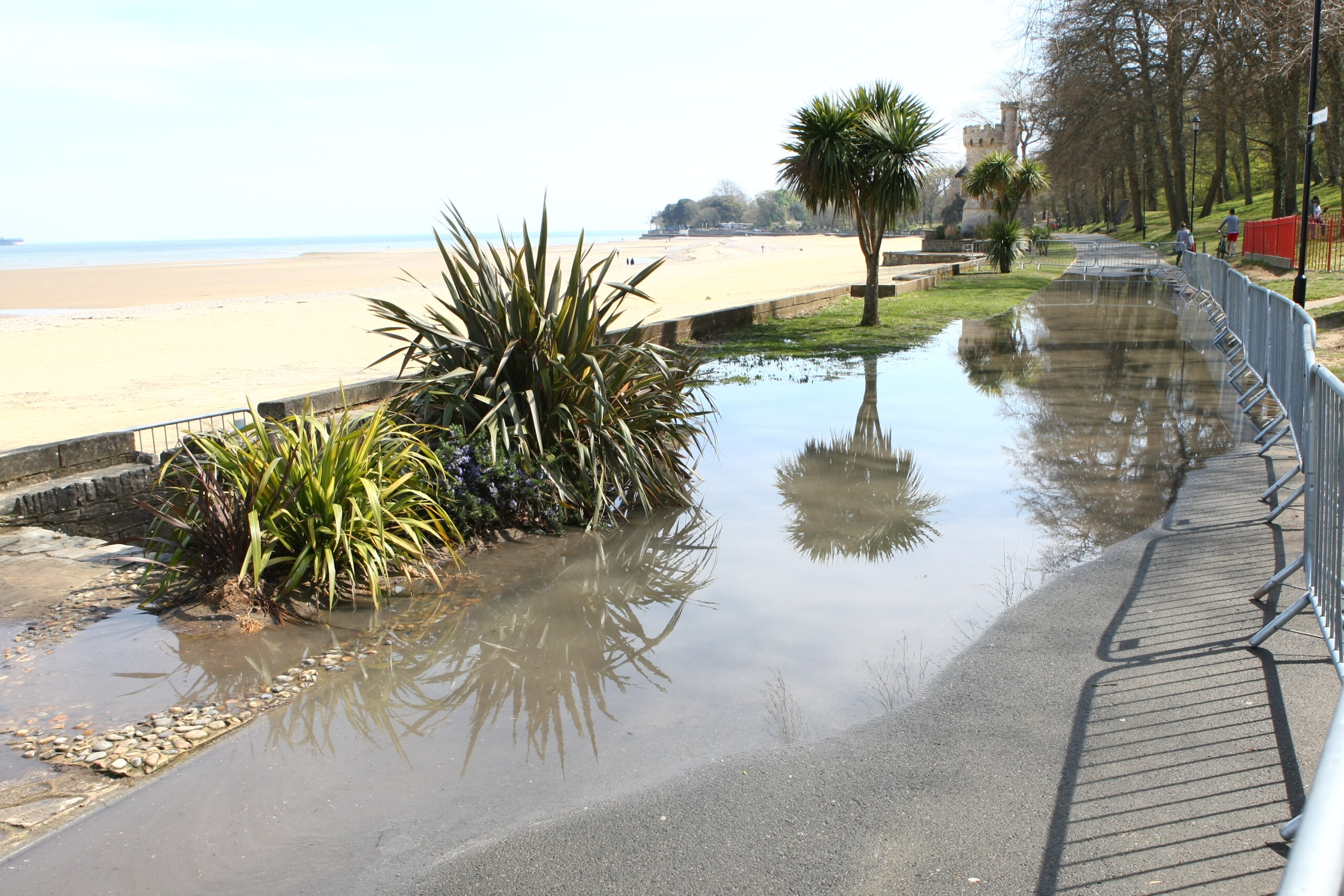 SEWAGE FLOWS ONTO THE BEACH AT APPLEY FOLLOWING PUMP FAILURE