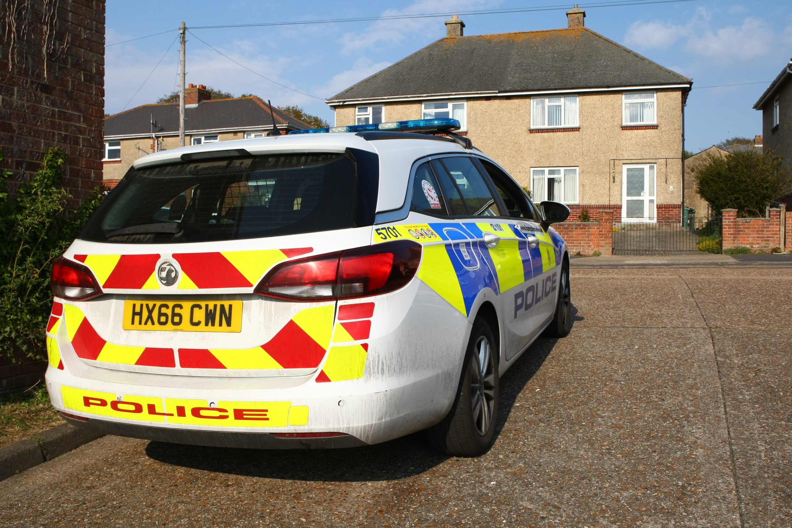 BOMB DISPOSAL ALERTED AS ORDNANCE FOUND IN EAST COWES GARDEN
