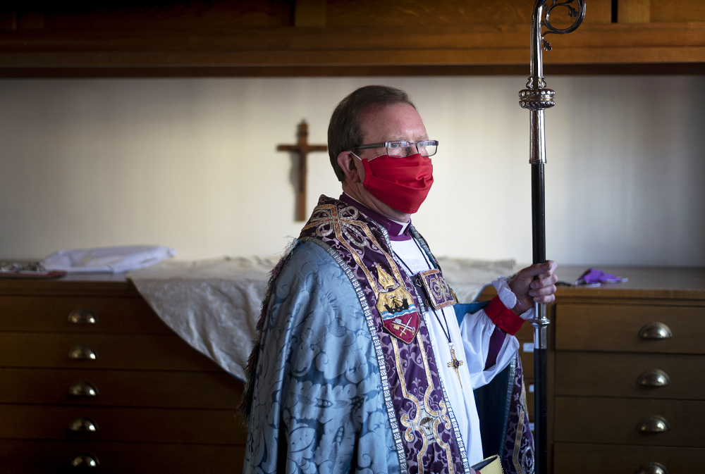 ARCHBISHOP PAYS TRIBUTE AS BISHOP OF PORTSMOUTH STEPS DOWN