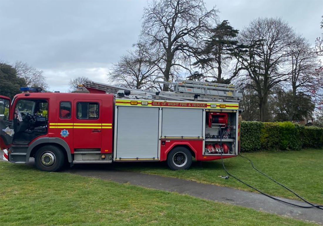 FIREFIGHTERS MOBILISED TO HEDGEROW BLAZE IN NORTHWOOD PARK