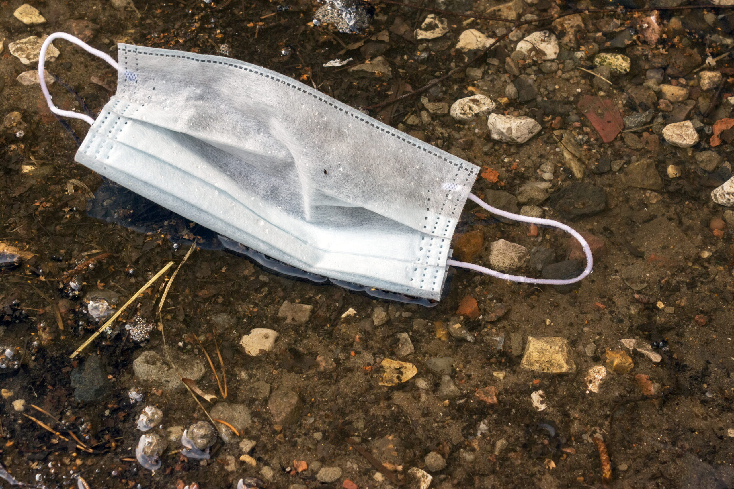 MASKING THE PROBLEM – RESIDENTS REPORT AN INCREASE IN DISCARDED FACEMASKS ACROSS THE ISLAND