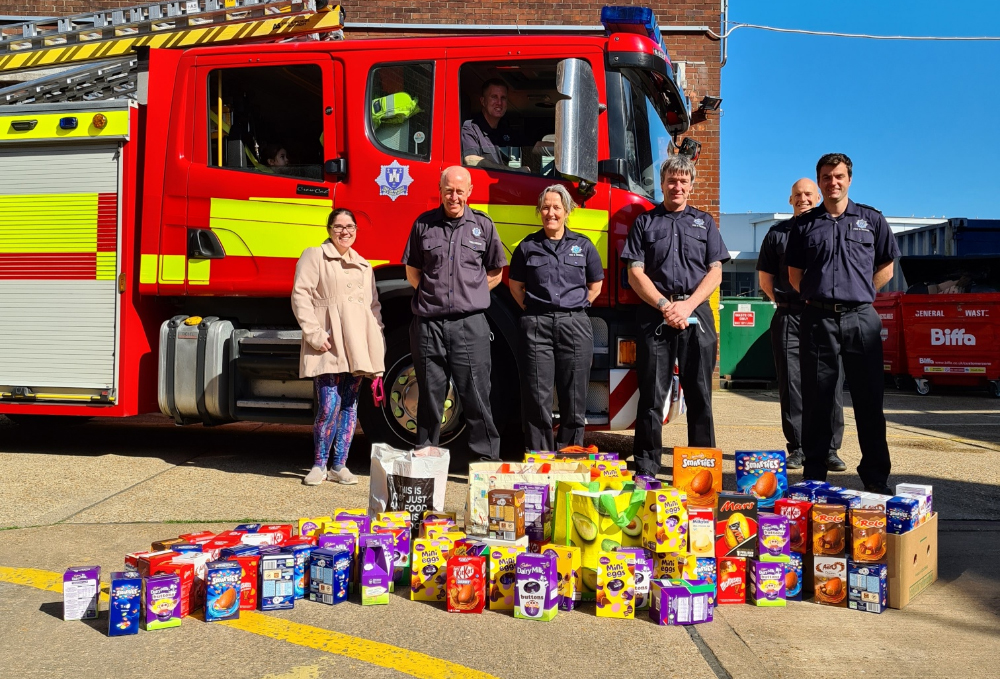 MUMS SAY ‘THANK YOU’ WITH EASTER EGG DONATION TO FIREFIGHTERS