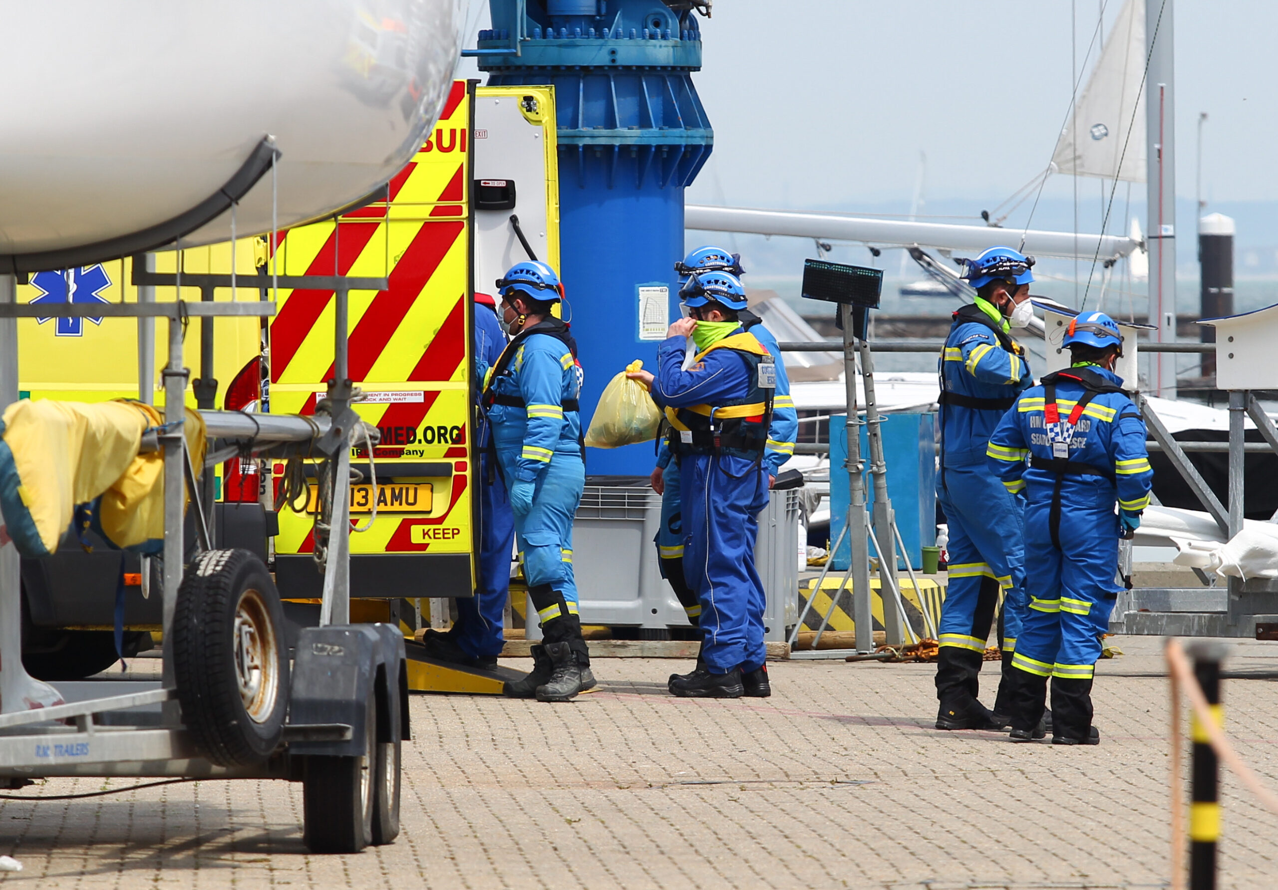 MAN SUFFERS HEAD INJURY AFTER FALLING INTO THE WATER AT COWES