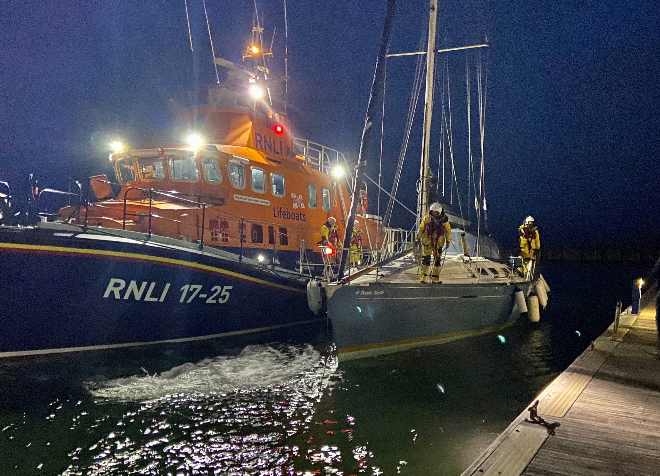 YARMOUTH RNLI RESPONDS TO MAYDAY FROM LONE SKIPPER