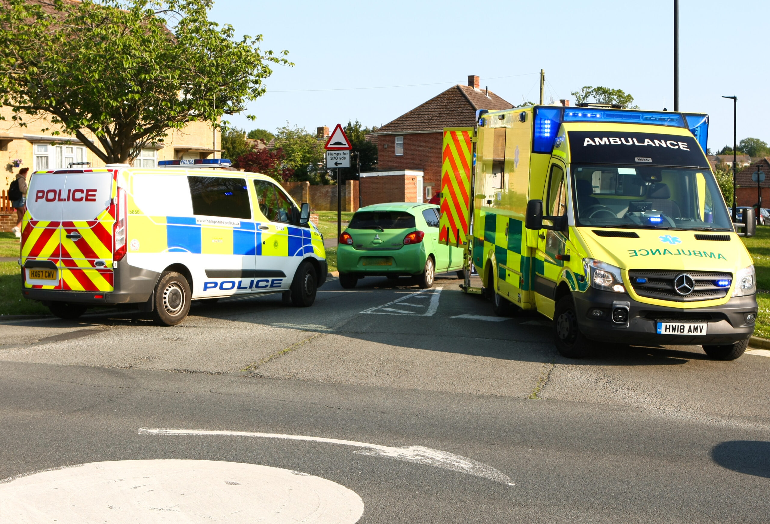 PEDESTRIAN INJURED AFTER FALL IN ROAD IN BINSTEAD