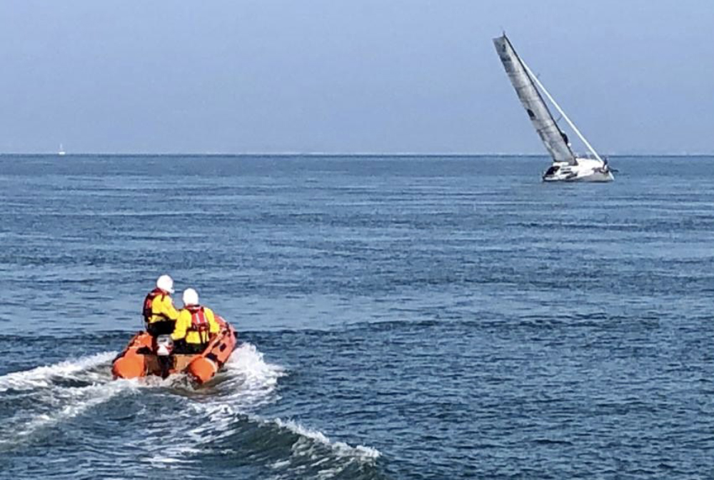 EARLY MORNING SHOUT FOR YARMOUTH LIFEBOAT AS 40FT YACHT GOES AGROUND