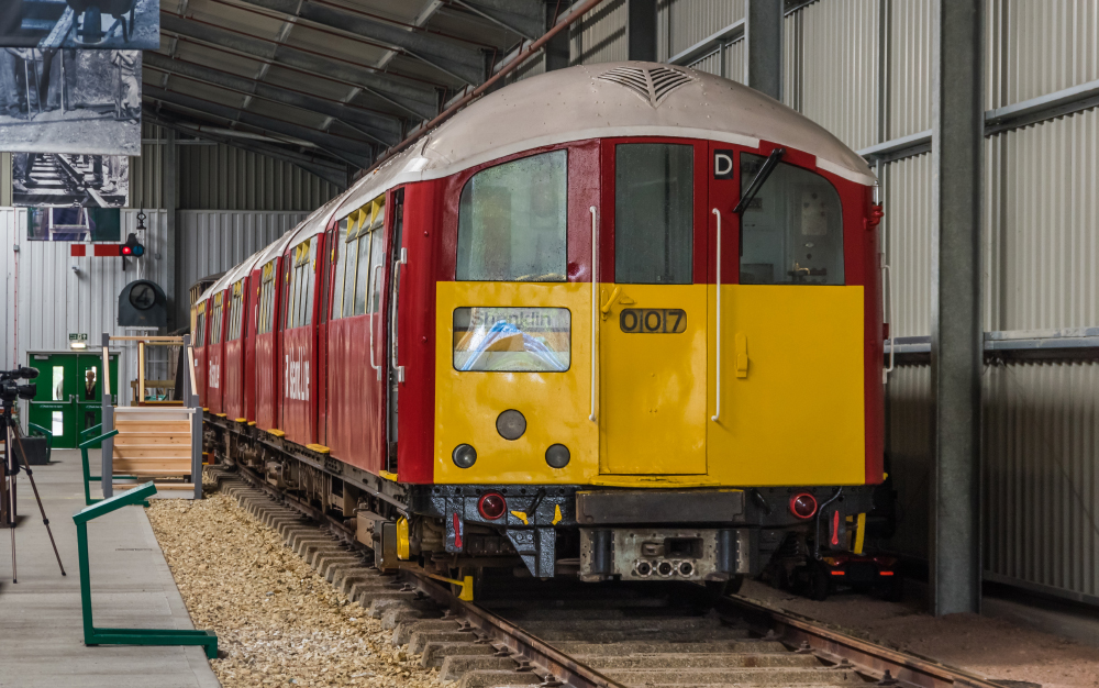 ISLAND LINE TRAIN ‘007’ ARRIVES AT NEW HOME IN HAVENSTREET