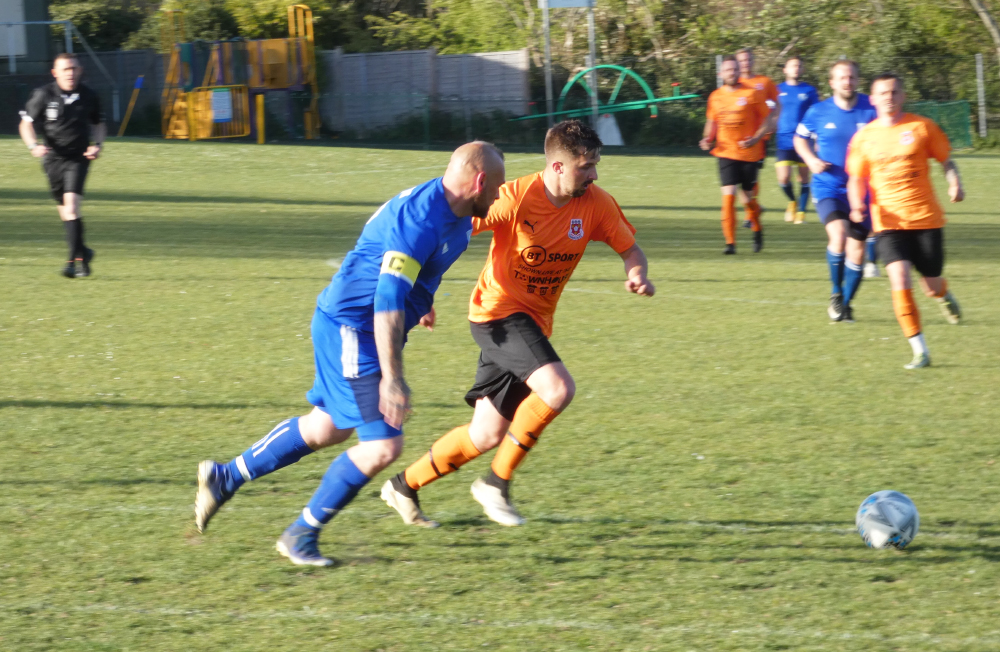 SHANKLIN STAY IN ISLAND LEAGUE TITLE CHASE THANKS TO 5-0 WIN OVER CARISBROOKE
