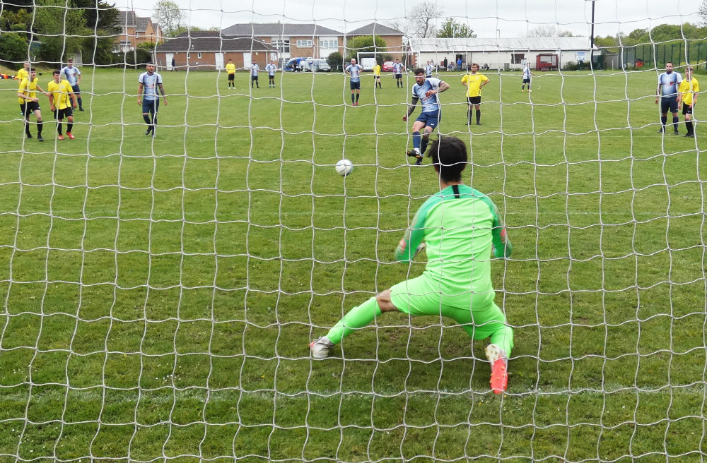 OAKFIELD CLOSE TO WINNING DIVISION 2 TITLE AFTER BEATING NEWPORT YOUNGSTERS