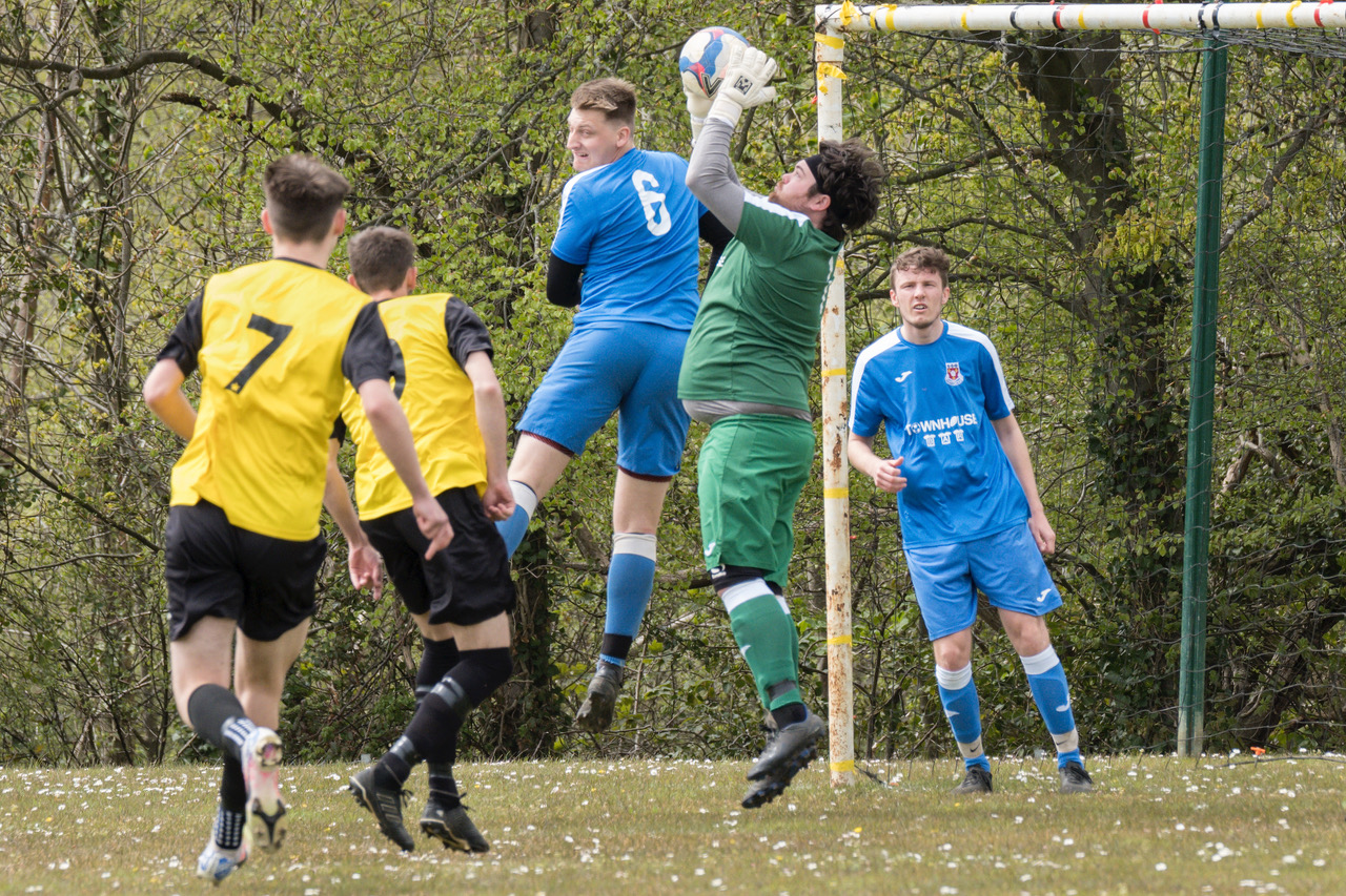 SANDOWN TAKE A THRASHING IN LOCAL DERBY AGAINST SHANKLIN