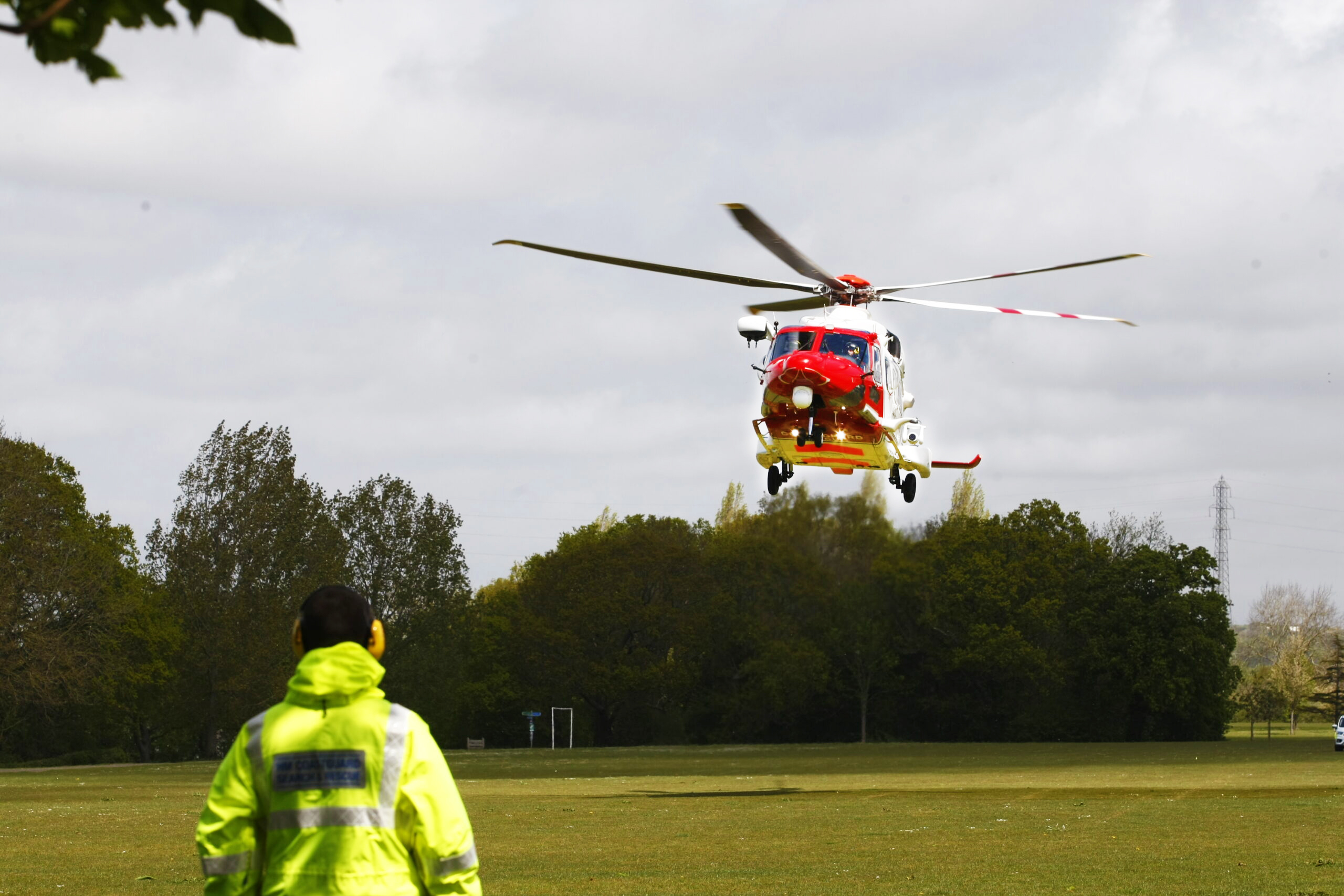 COASTGUARD HELICOPTER AIR CREW LANDED AT SEACLOSE