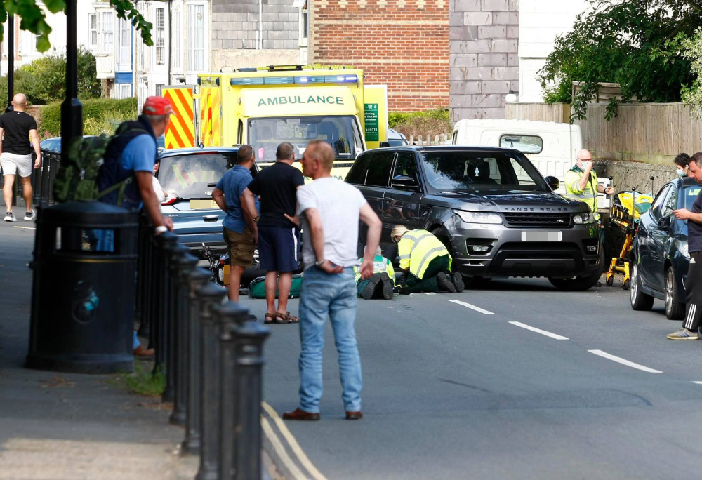 BIKER HIT BY RANGE ROVER ON THE MALL IN CARISBROOKE