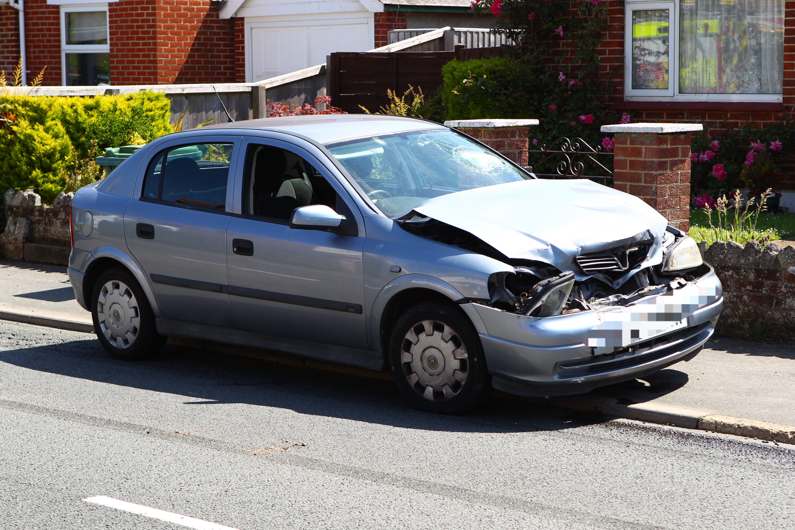 MAN INJURED AS CAR CRASHES INTO VAN IN SHANKLIN