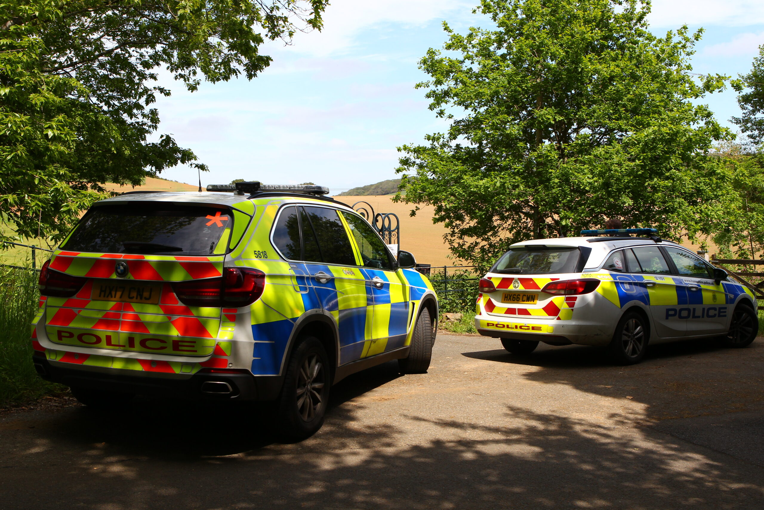 POLICE HELICOPTER IN SEARCH FOR MAN AFTER SUSPECTED BURGLARY IN WHITCOMBE