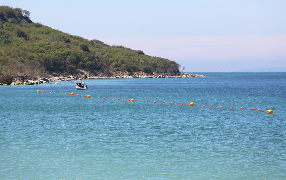 NEW BUOYS INSTALLED AT TOTLAND TO HELP WITH SAFE SWIMMING