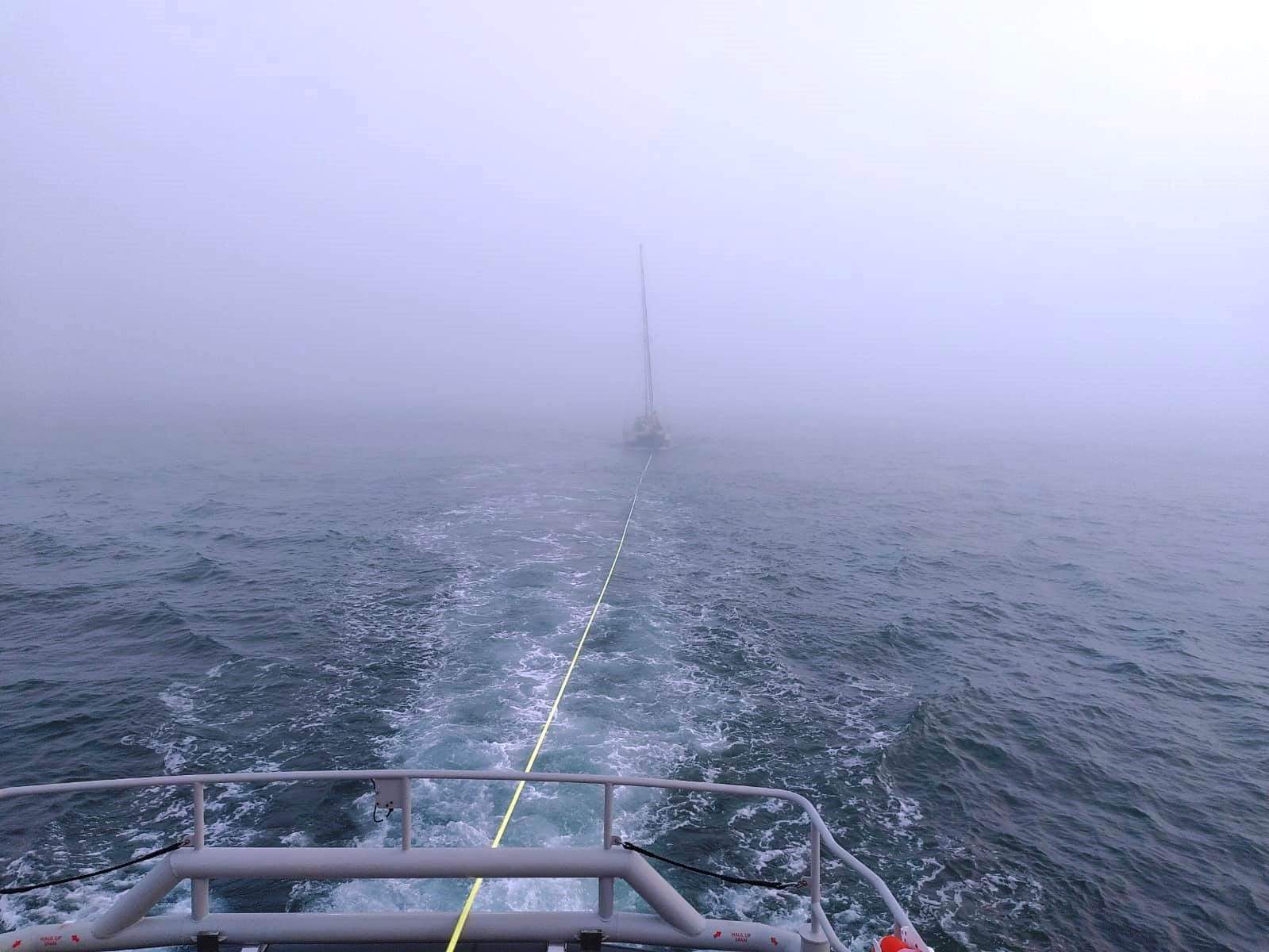 BEMBRIDGE LIFEBOAT ASSISTS BECALMED YACHT OFF ST CATHERINES