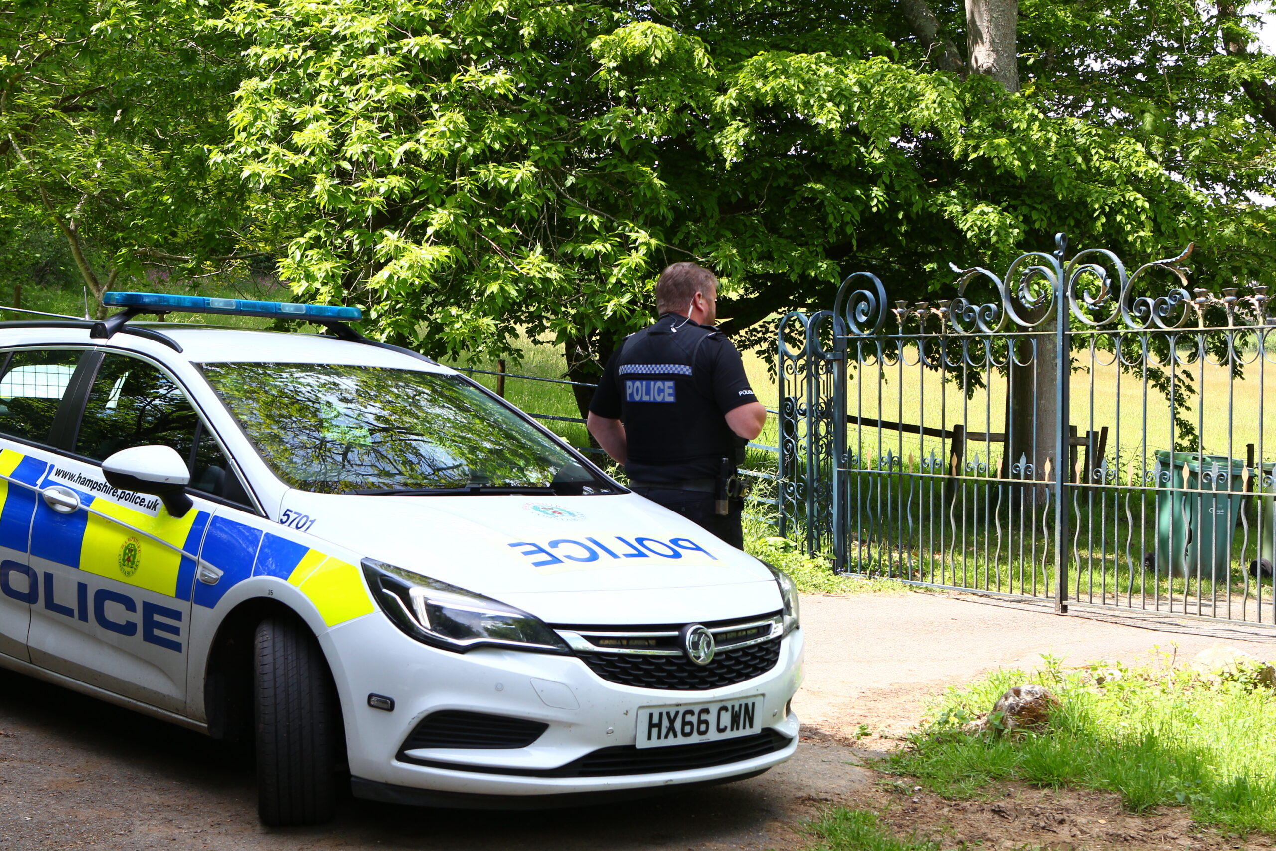 POLICE HELICOPTER IN SEARCH FOR MAN AFTER SUSPECTED BURGLARY IN WHITCOMBE
