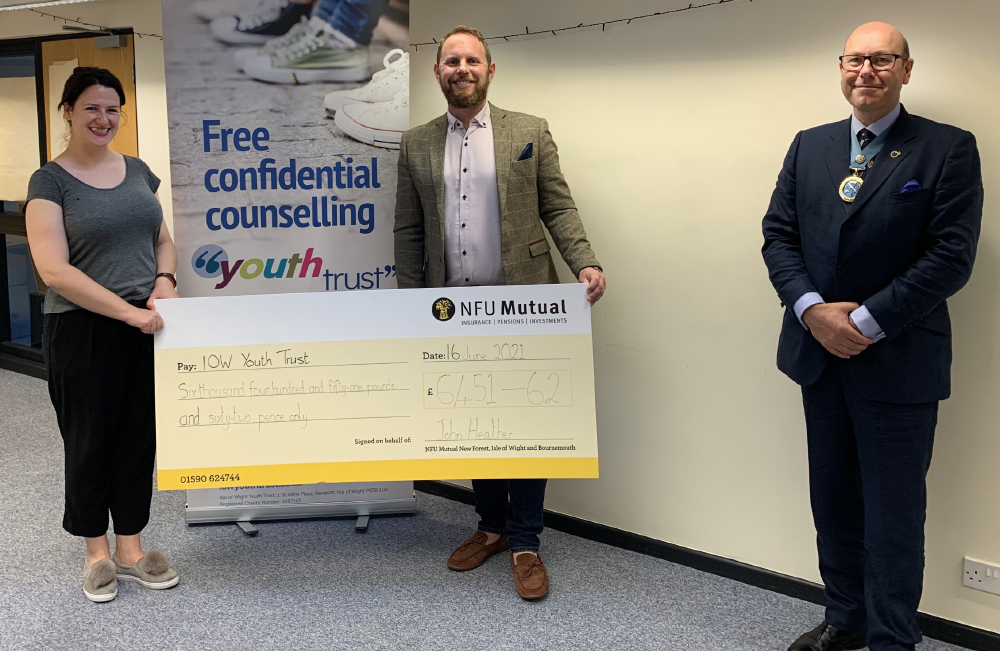 NFU MUTUAL DONATES OVER £6,450 TO ISLE OF WIGHT YOUTH TRUST