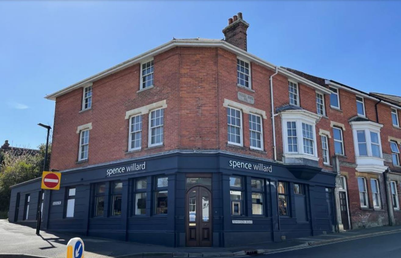 FORMER FRESHWATER BANK COULD BECOME FLATS IF PLANS GET GREEN LIGHT