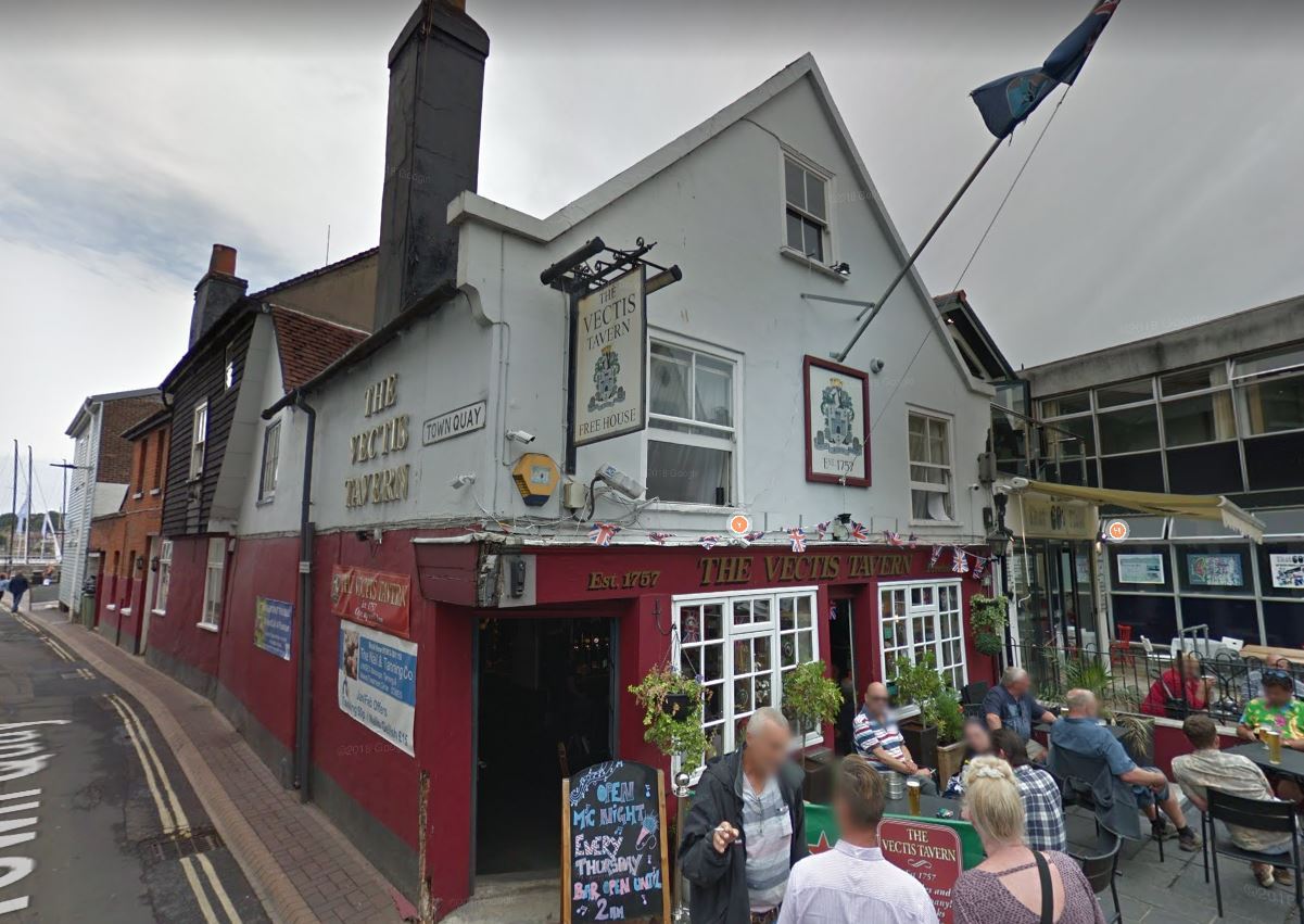 NEIGHBOUR OBJECTS AS VECTIS TAVERN APPLIES FOR LATE NIGHT MUSIC LICENCE
