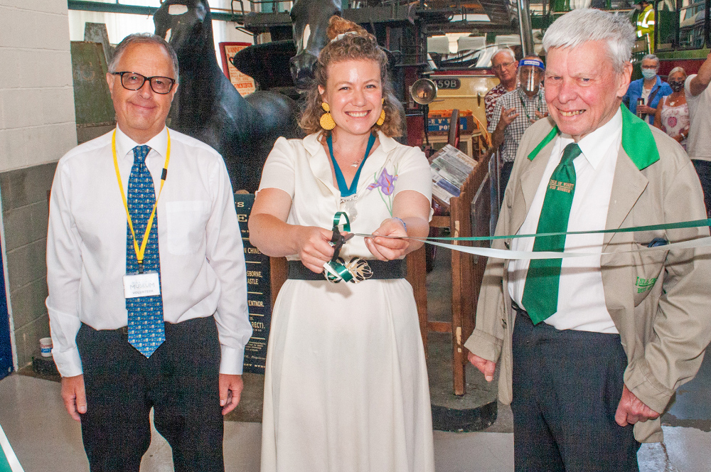 DEPUTY MAYOR OFFICIALLY RE-OPENS ISLE OF WIGHT BUS MUSEUM DISPLAY AREA