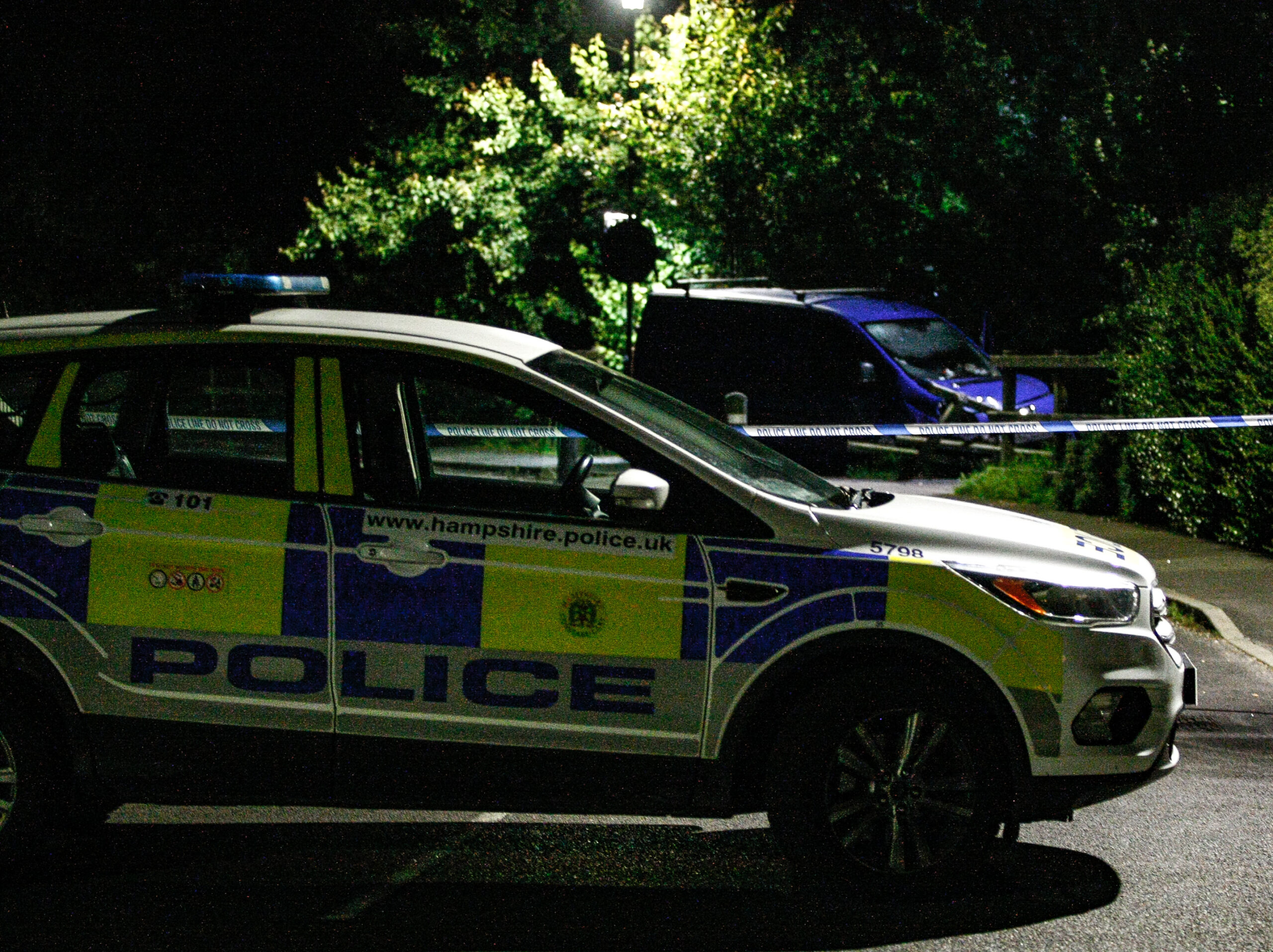 POLICE SEARCH UNDERWAY AS OCCUPANTS OF VAN RUN FROM COWES CRASH SCENE