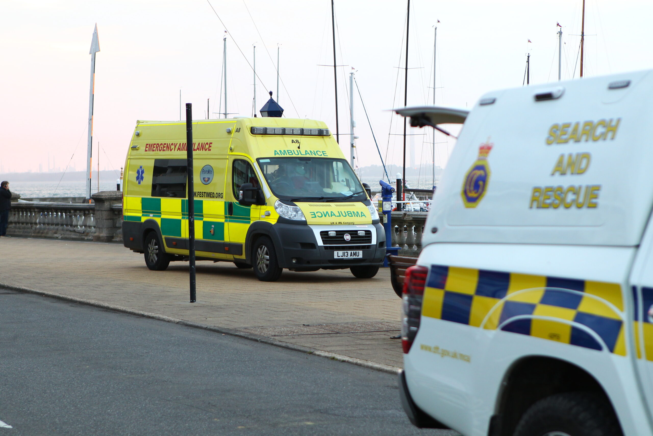 EMERGENCY RESPONSE AS UNCONSCIOUS SAILOR RUSHED ASHORE AT COWES