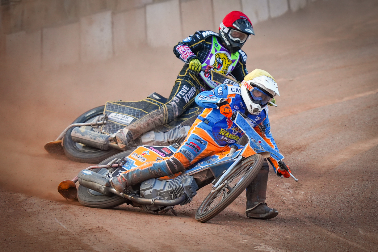 WIGHTLINK WARRIORS DELIGHTED AFTER COMING OUT ON TOP AGAINST CRADLEY AND OXFORD
