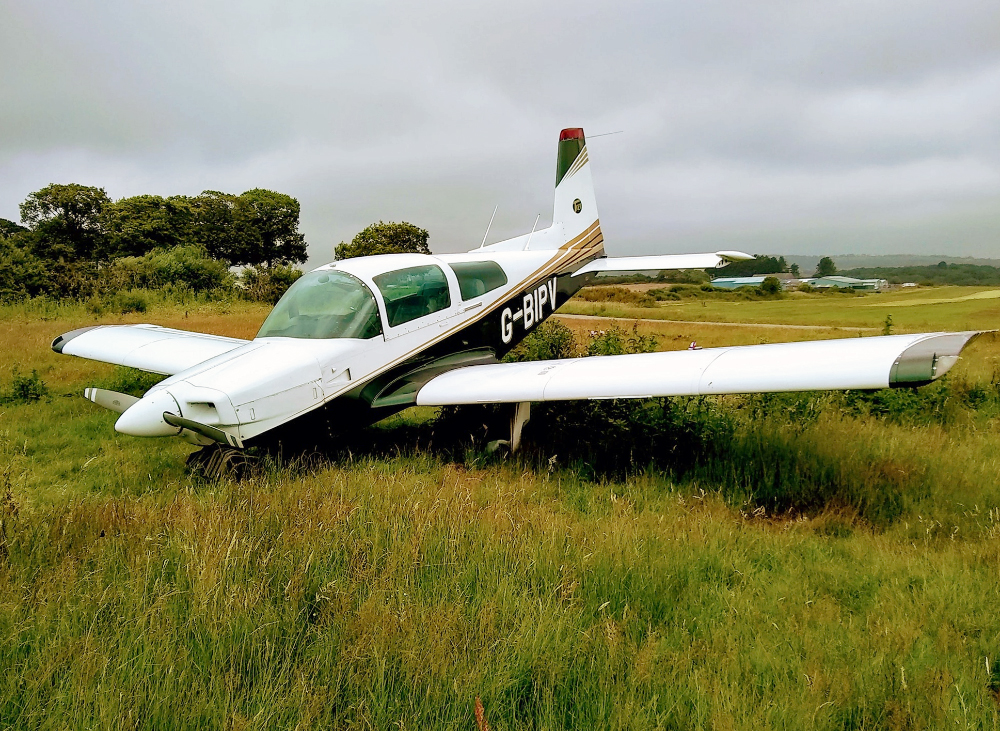 YOU CAN’T PARK THERE MATE! MYSTERY SURROUNDS ABANDONED PLANE IN SANDOWN