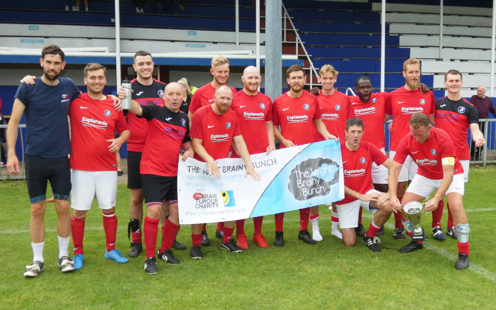 ‘BATTLE OF THE SIRS’ RAISES OVER £1,000 FOR WIGHT BRAINY BUNCH