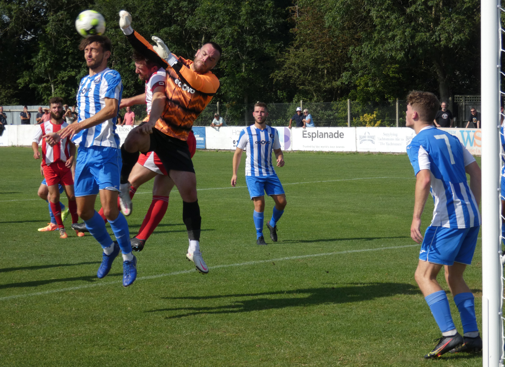 YACHTSMEN BEAT VICS IN ‘EL CLASSICOWES’