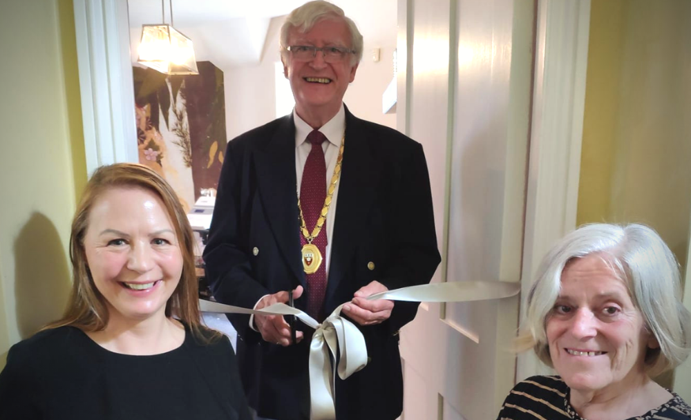 NEW SKINCARE CLINIC LAUNCHED BY ENTREPRENEURIAL WOMAN OFFICIALLY OPENED BY SHANKLIN’S TOWN MAYOR