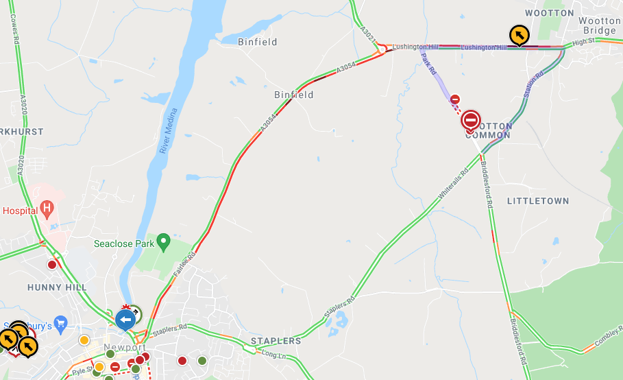 BROKEN DOWN CAR CAUSES DELAYS ON NEWPORT’S FAIRLEE ROAD