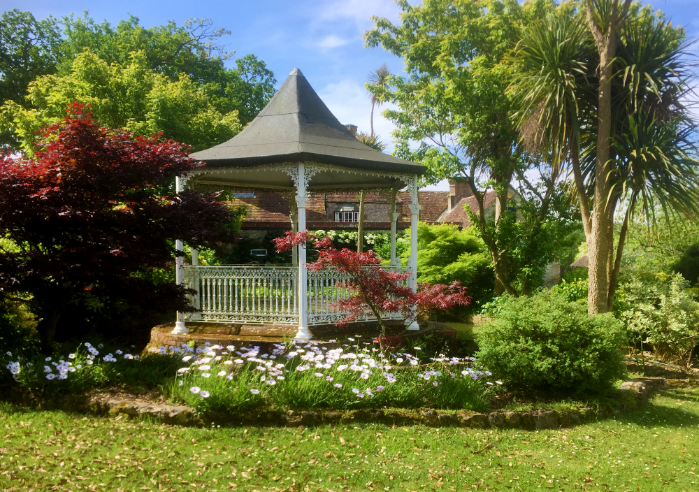 ARRETON GARDENS TO WELCOME VISITORS THIS COMING SUNDAY IN AID OF LOCAL CHARITIES
