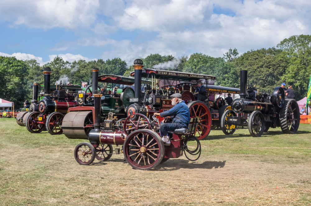 SUN SHINES FOR AN ACTION-PACKED STEAM SHOW