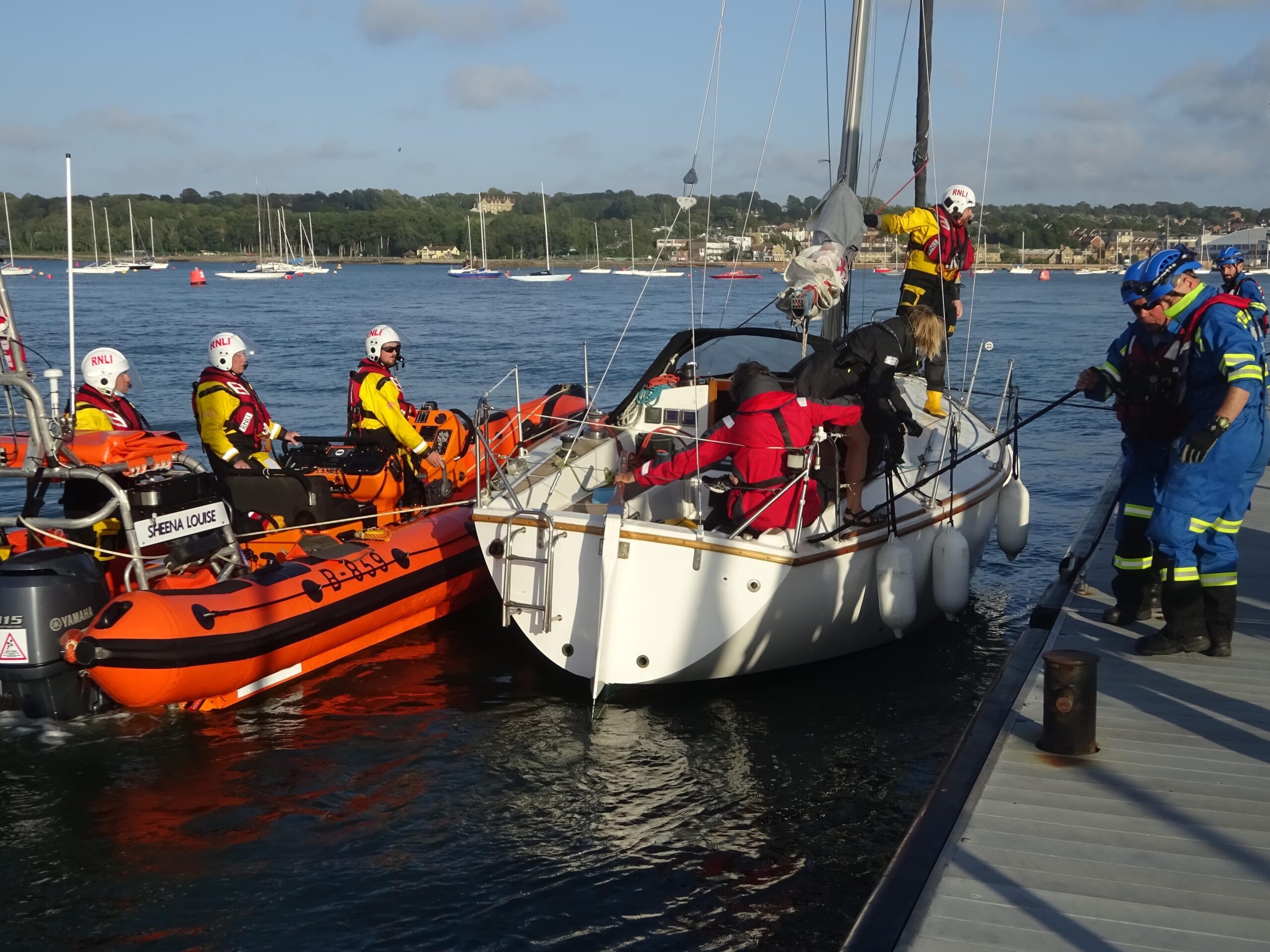 3 PEOPLE ABOARD YACHT TOWED TO SAFETY AFTER ENGINE MALFUNCTION OFF GURNARD