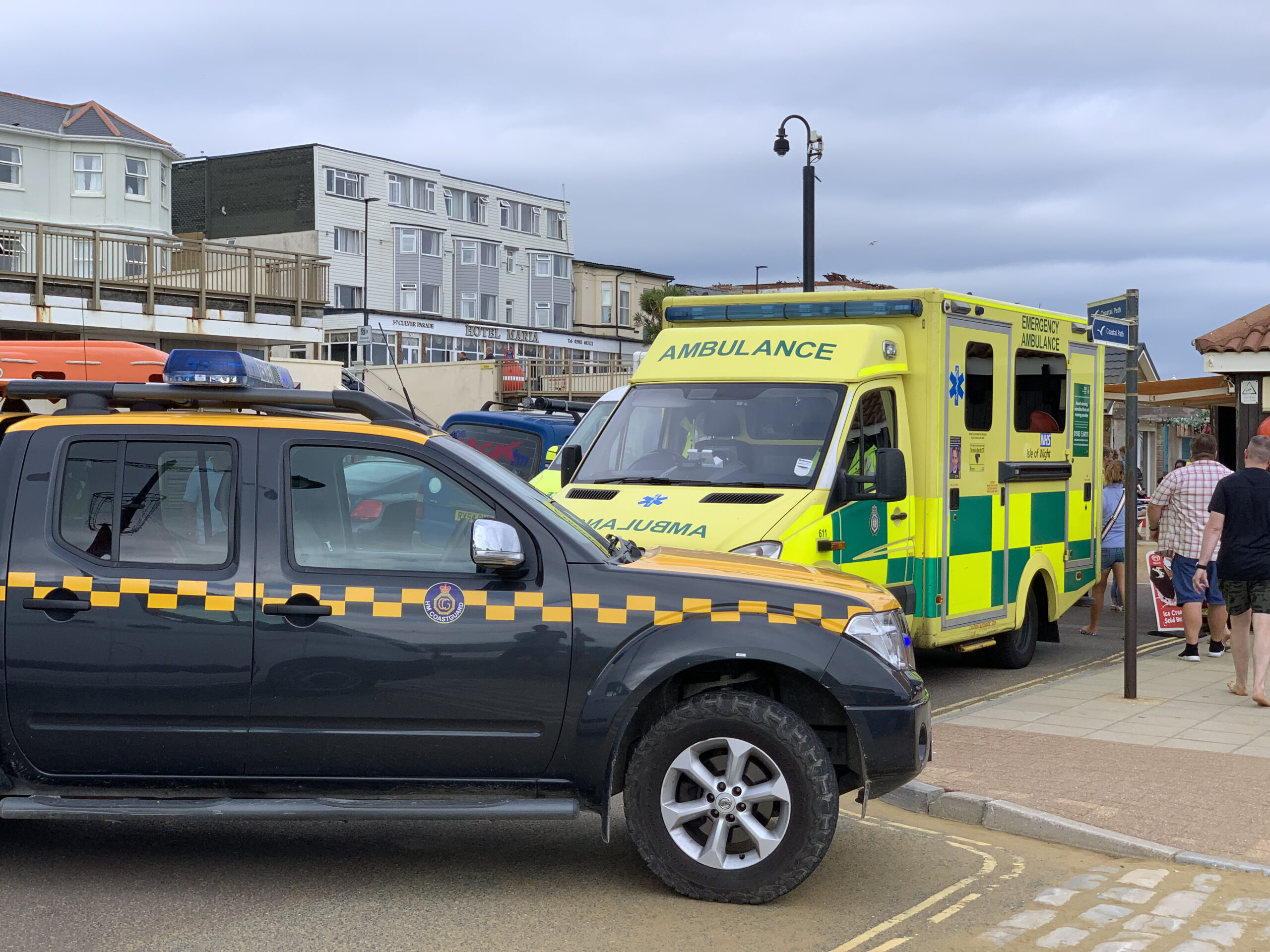 COASTGUARD AND PARAMEDICS RUSH TO SANDOWN ESPLANADE AFTER 2 PEOPLE PLUCKED FROM THE WATER