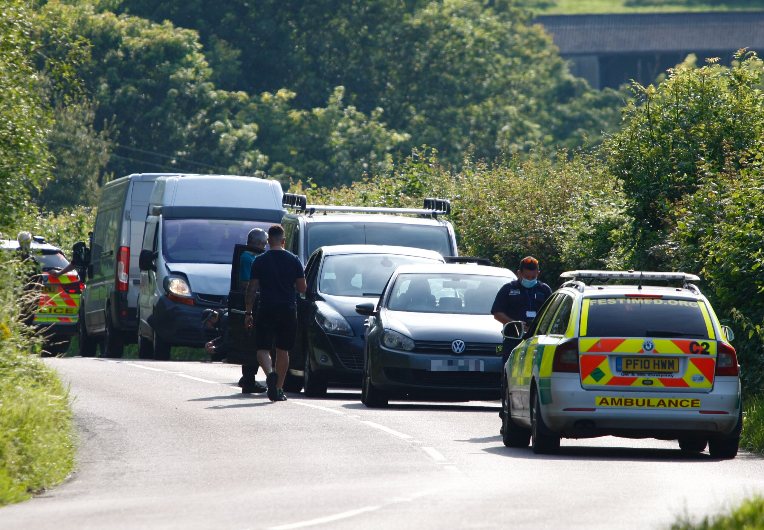 EMERGENCY SERVICES RESPOND AS MULTIPLE VEHICLES INVOLVED IN MIDDLE ROAD COLLISION