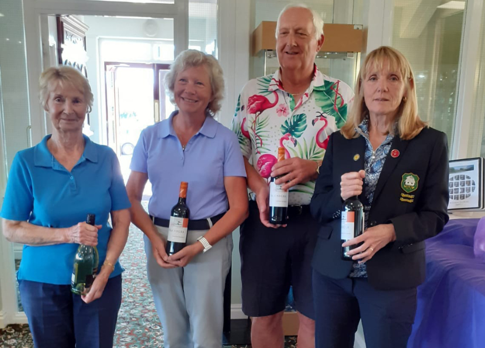 HOSPICE DAY AT SHANKLIN & SANDOWN GOLF CLUB RAISES £1,300 FOR MOUNTBATTEN