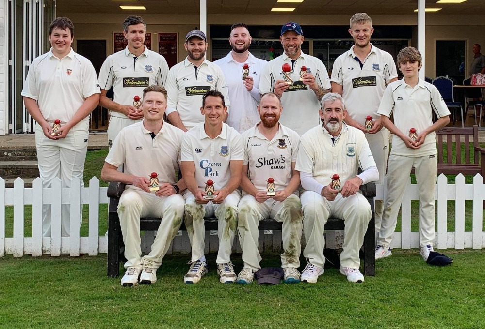 NEWPORT SIDE LIFT ISLE OF WIGHT SENIOR CRICKET CUP