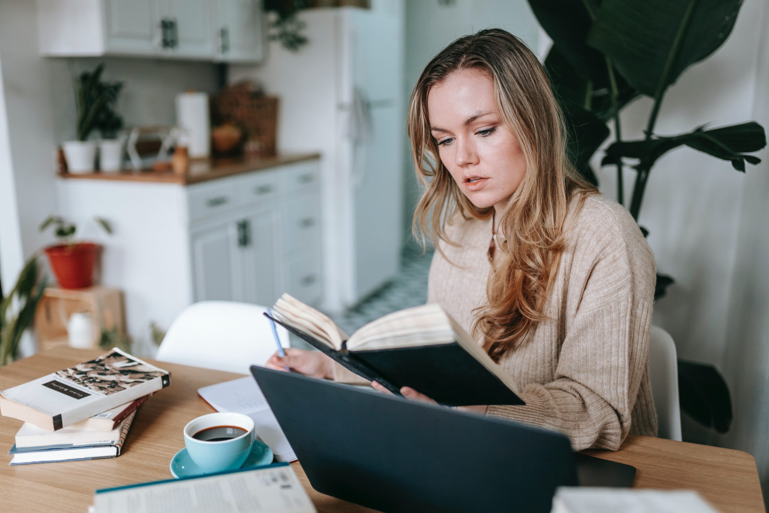 THINKING OF SWITCHING YOUR CAREER? HERE’S THE FASTEST WAY TO DO IT