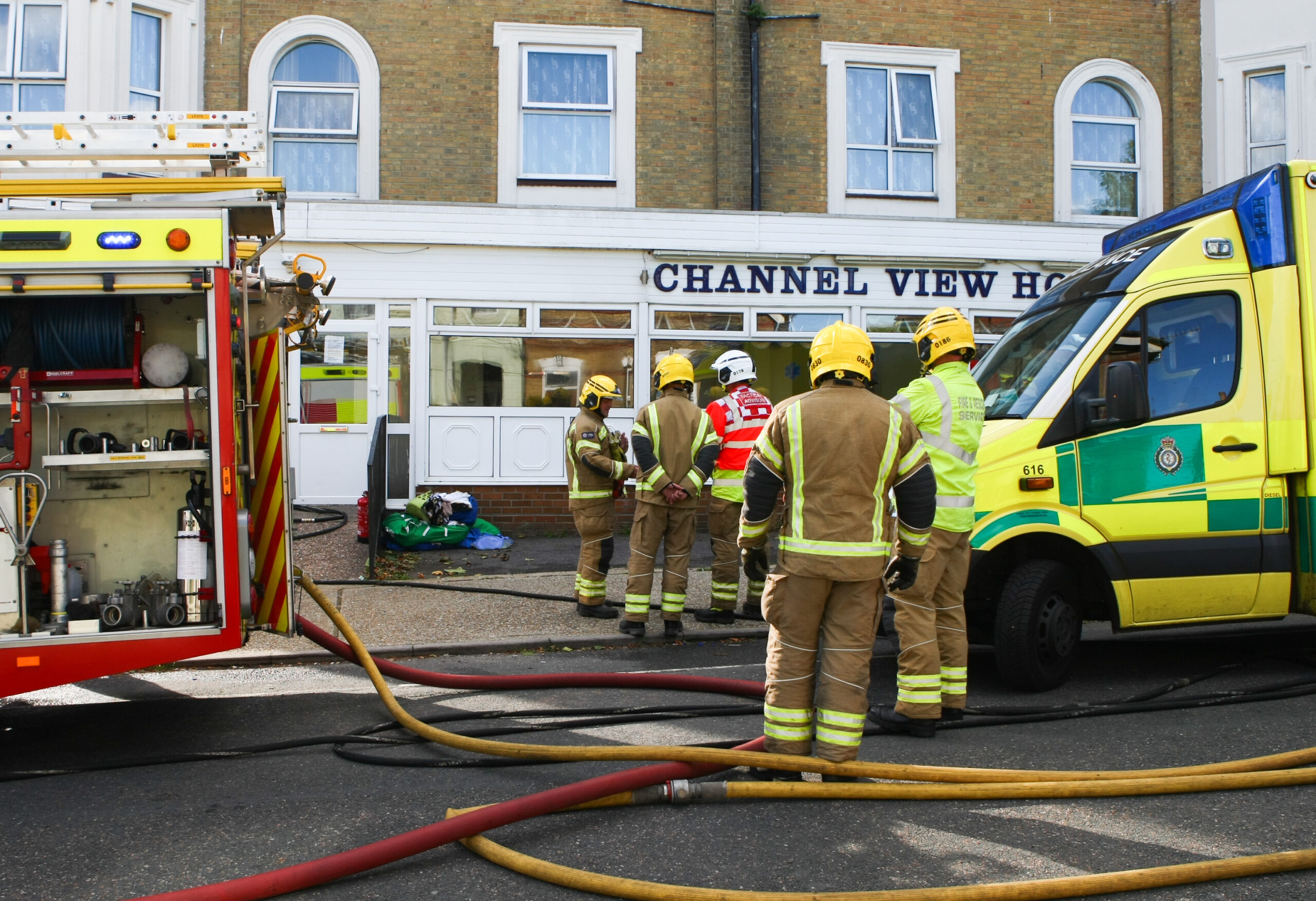 HOTEL FIRE BREAKS OUT IN THE MIDDLE OF SANDOWN
