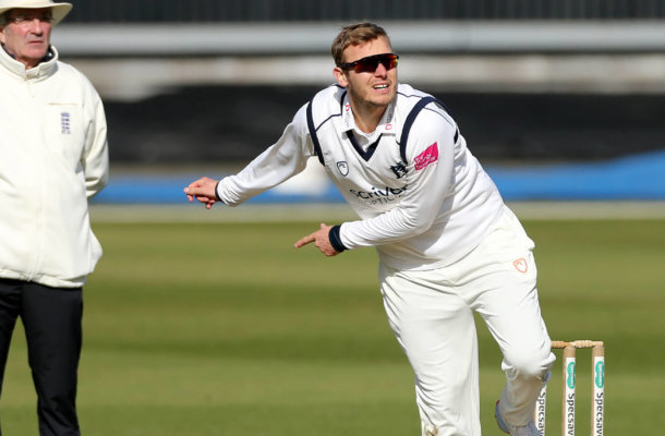 ISLANDER DANNY BRIGGS SHINES WITH BAT AND BALL AS WARWICKSHIRE WIN COUNTY CHAMPIONSHIP