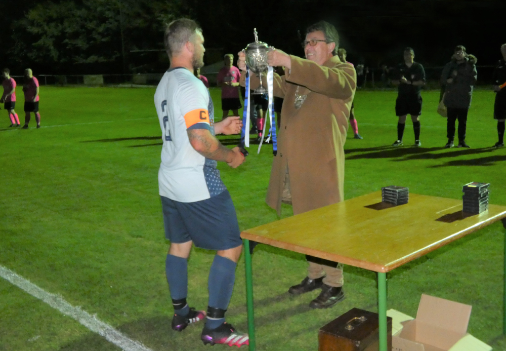 OAKFIELD WIN FIRST SILVERWARE OF THE 2021/22 SEASON