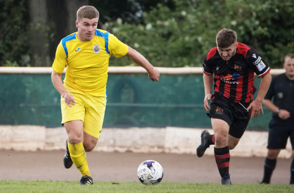 TOP-OF-THE-TABLE PORT TO FACE TRICKY OPPONENTS AT SMALLBROOK: WEEKEND FOOTBALL PREVIEW